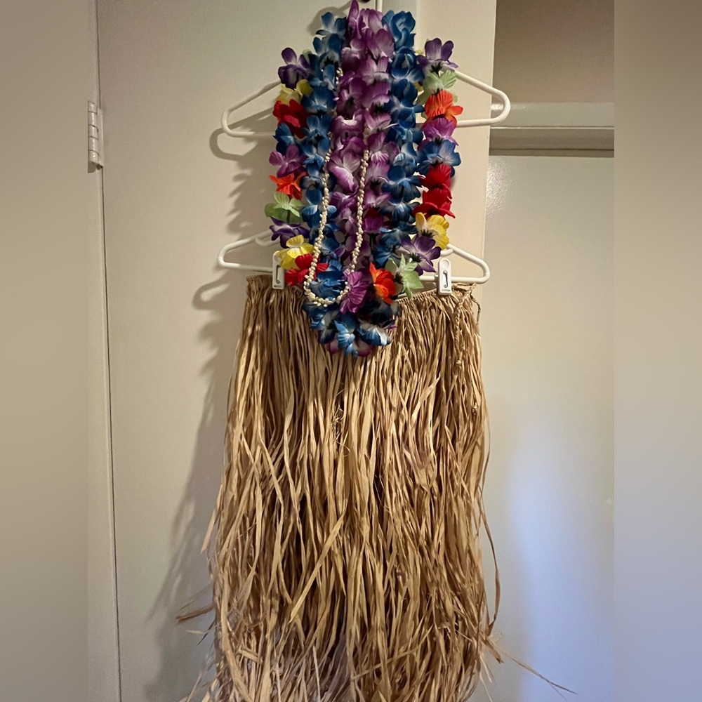 Colorful Hawaiian Lei and Raffia Hula Set